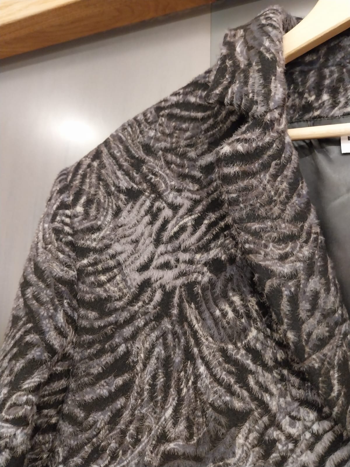 Men's Wool and Cashmere Jacket with Textured Pattern