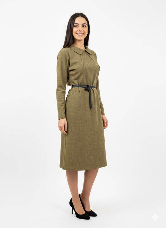 Midikleid aus leichter Wolle mit Ledergürtel