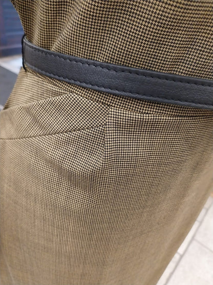 Midikleid aus leichter Wolle mit Ledergürtel